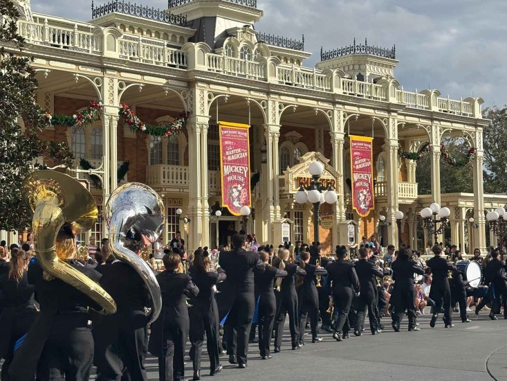 Orlando-Moore-Magic-Kingdom-Performance-2