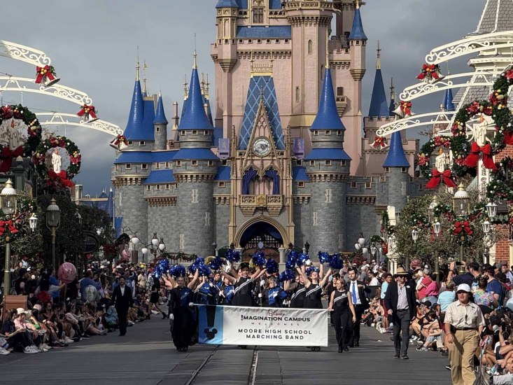 Orlando-Moore-Magic-Kingdom-Performance